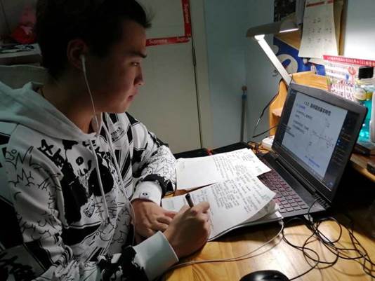 陈璐老师员工在记笔记